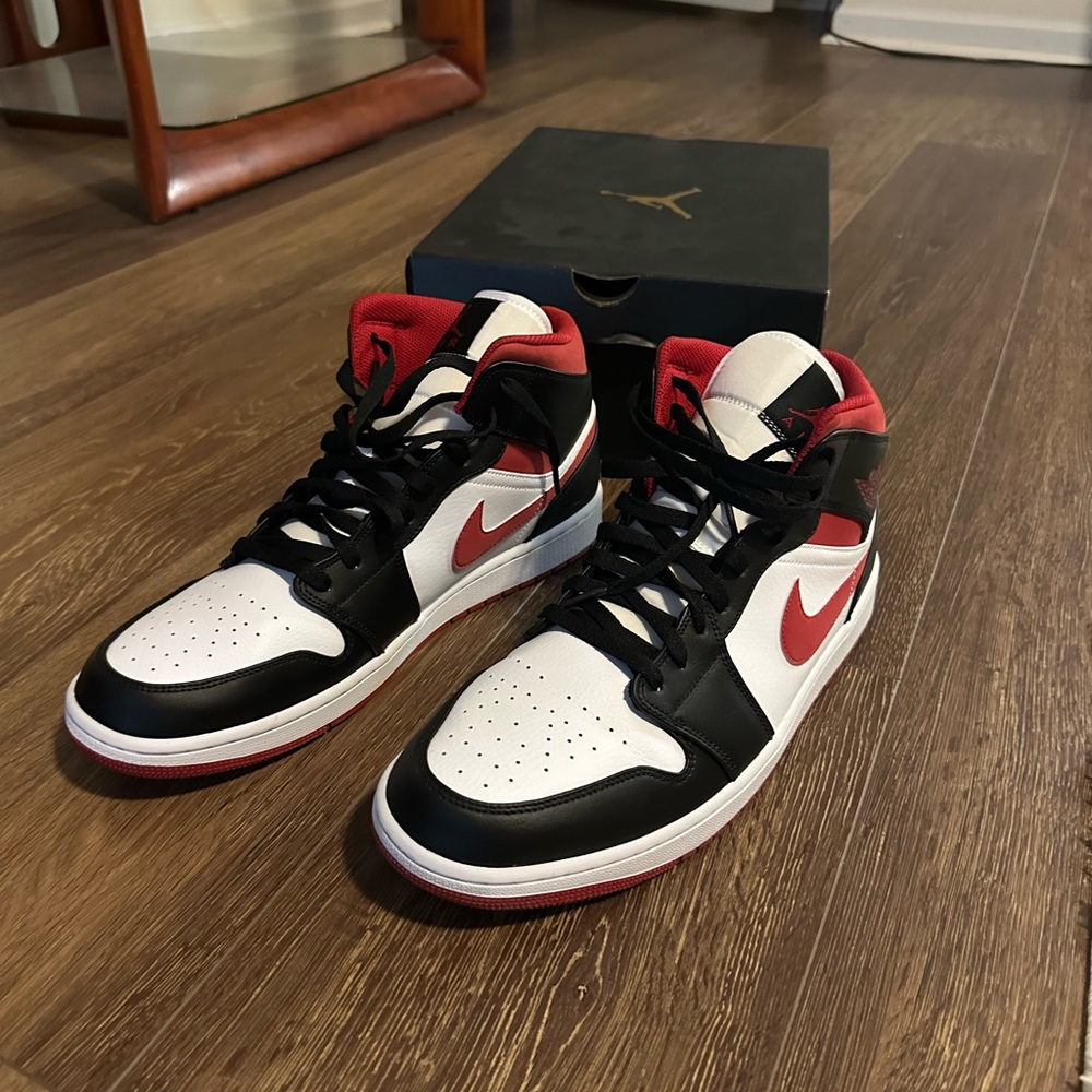 Nike Air Jordan Retro 1 Mid - White Black Red